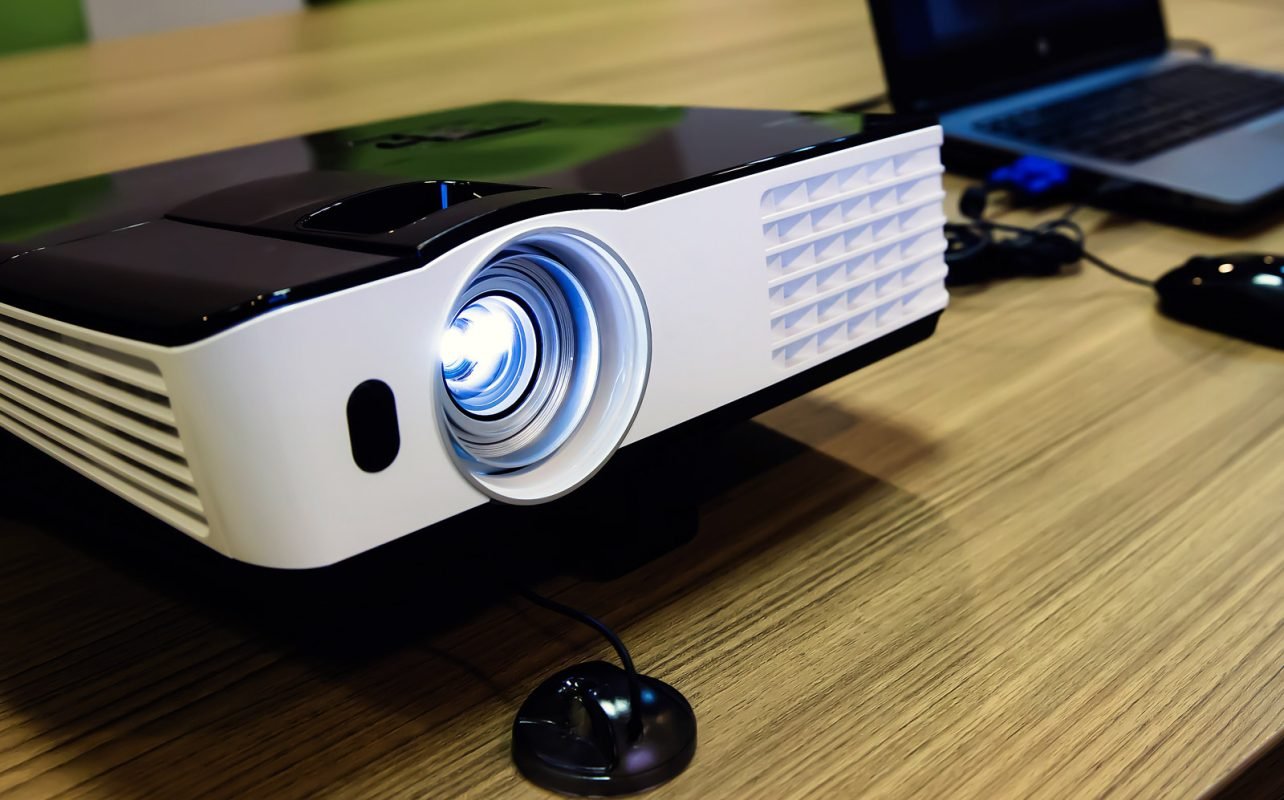 projeksiyon cihazı
